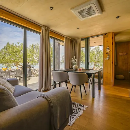 Thebeachvilla 1