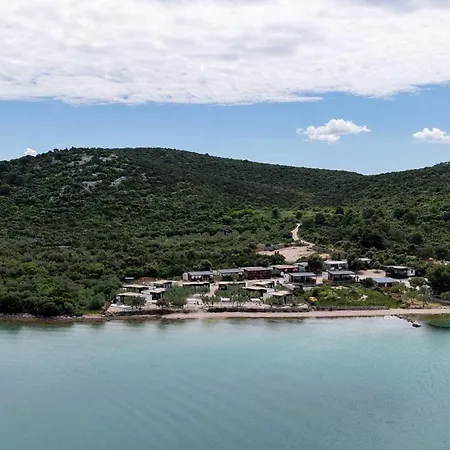 Thebeachvilla 1 Tisno