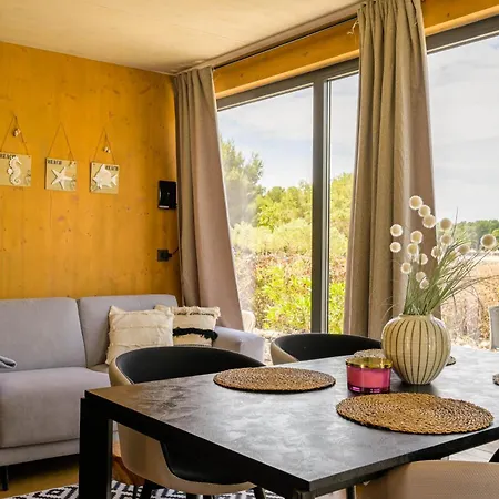 Thebeachvilla 1 *