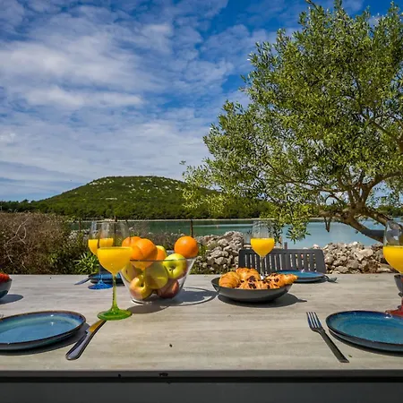 Thebeachvilla 1 *