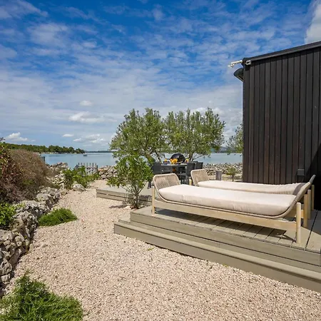 Thebeachvilla 1 Tisno