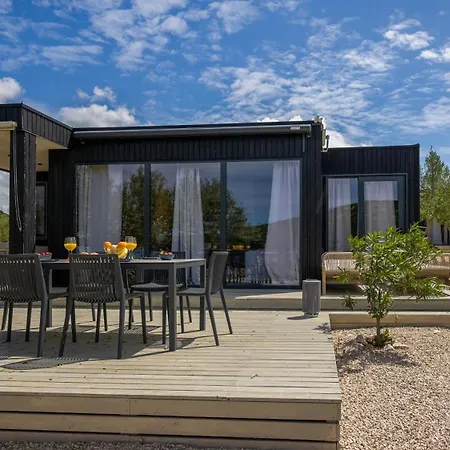 Thebeachvilla 1 Tisno