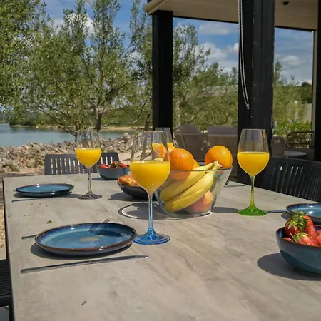 Ferienhaus Thebeachvilla 1 *