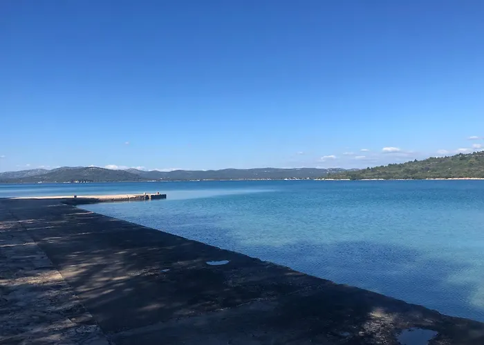 Thebeachvilla 1 Tisno